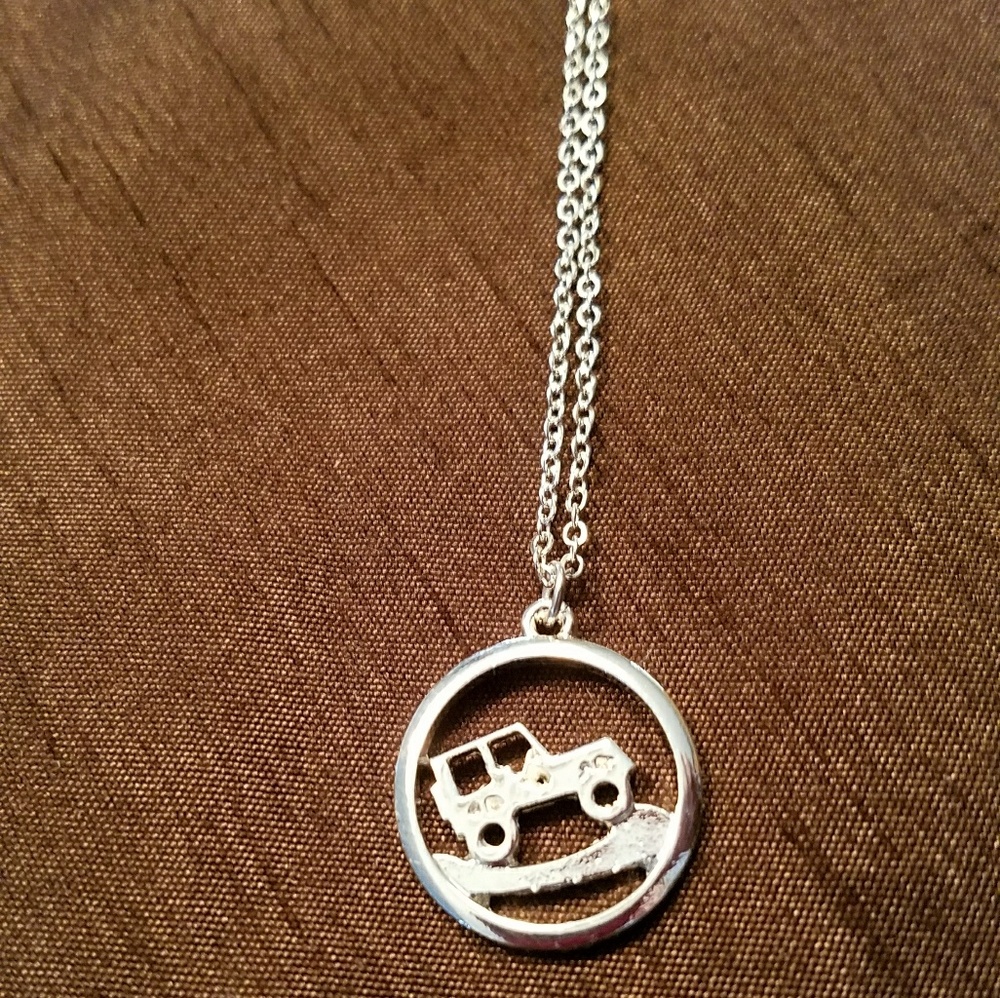 Jeep charm necklace 18 in Silver Style