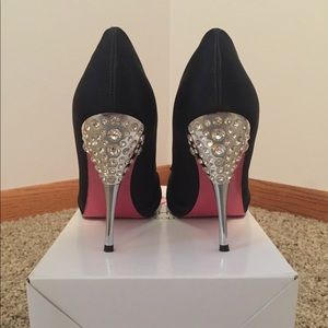 Paris Hilton Black Satin Pumps