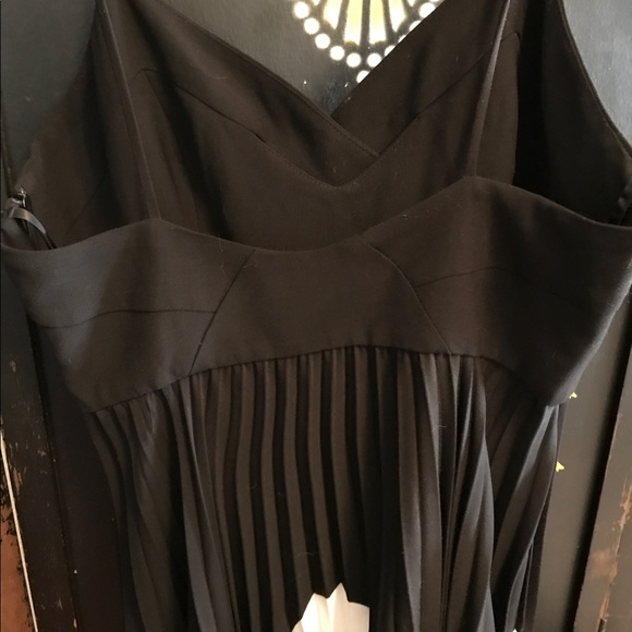 Black and white maxi with an accordion skirt. - Picture 3 of 6