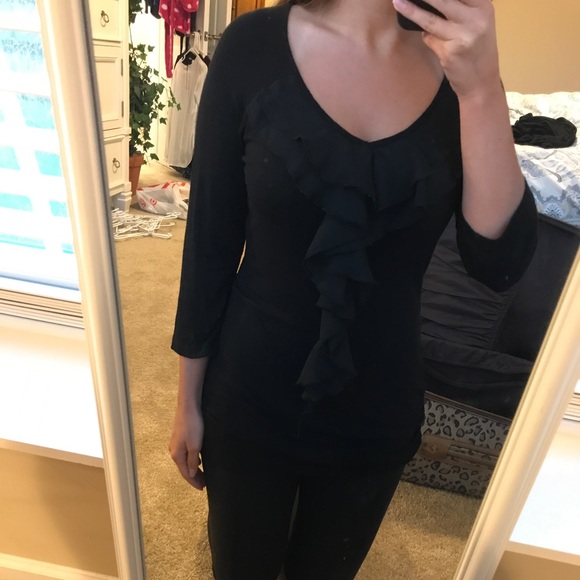 Ruffled v neck - Picture 2 of 2