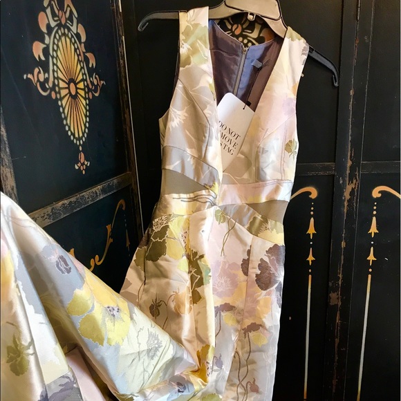 Floral evening dress with cut out sides. - Picture 2 of 7