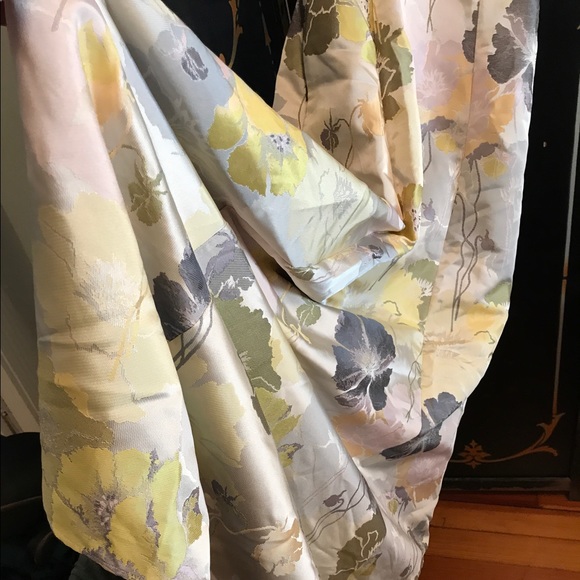 Floral evening dress with cut out sides. - Picture 3 of 7