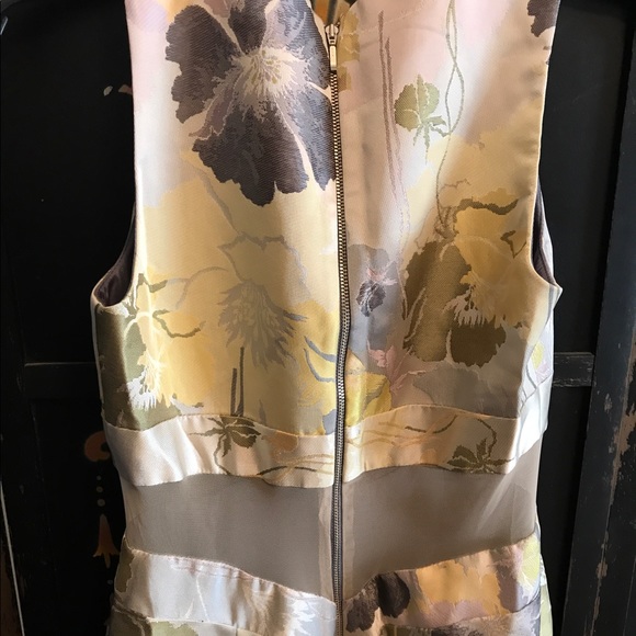 Floral evening dress with cut out sides. - Picture 4 of 7