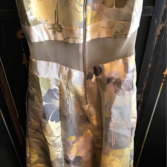 Floral evening dress with cut out sides. - Picture 5 of 7