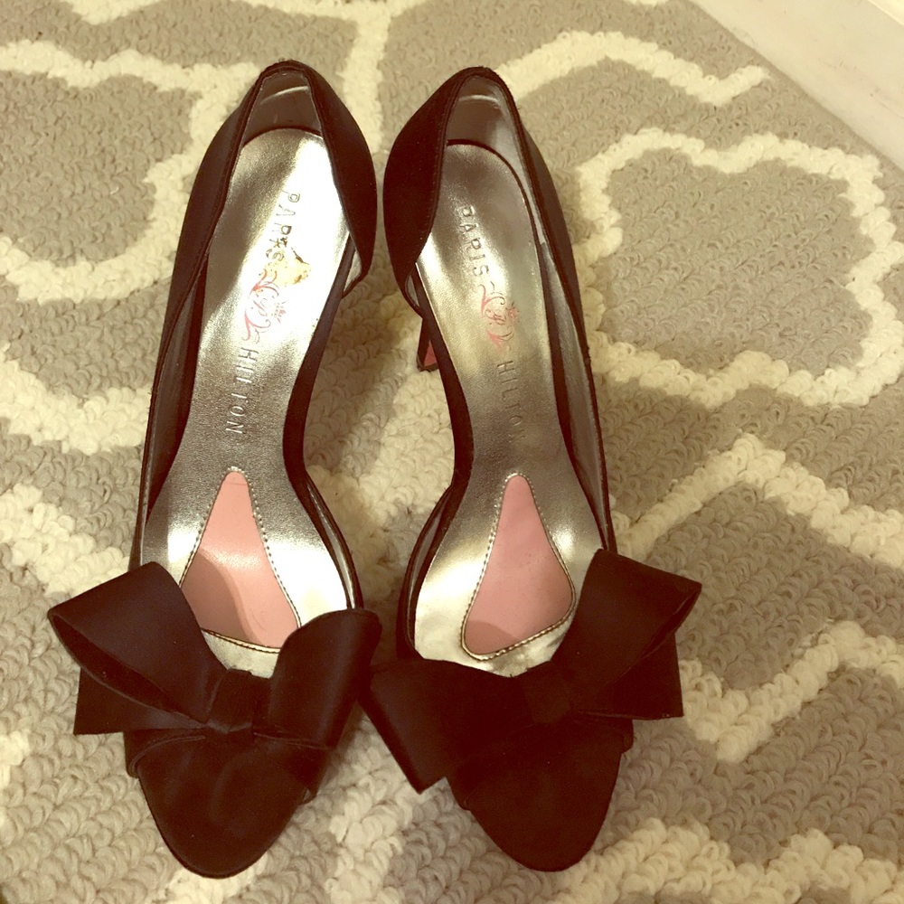 Holiday satin bow pumps size 8
