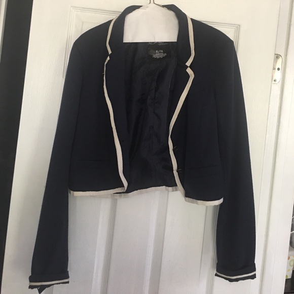 Cute 😍 Blazer top - Picture 2 of 5