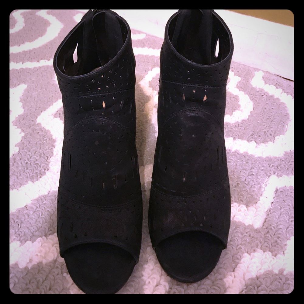 Peep toe bootie size 7.5
