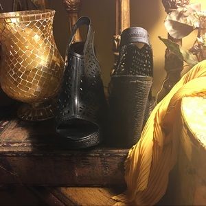 Black Slingback Wedge Sandals 🖤