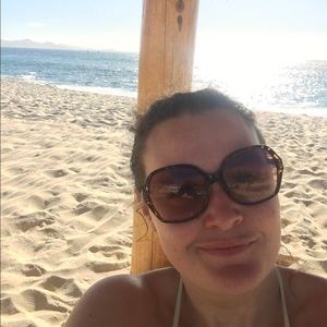 Meet your Posher, Claire