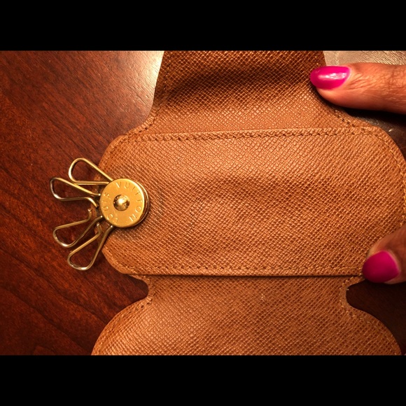 💯Authentic Louis Vuitton Round 4 Key Holder - Picture 5 of 8