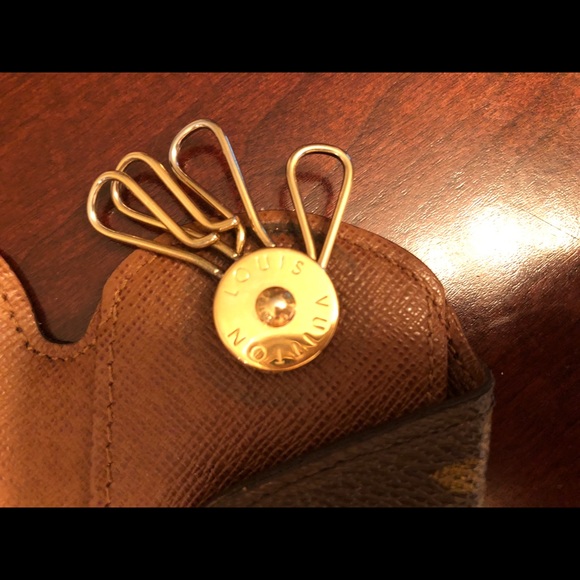 💯Authentic Louis Vuitton Round 4 Key Holder - Picture 6 of 8
