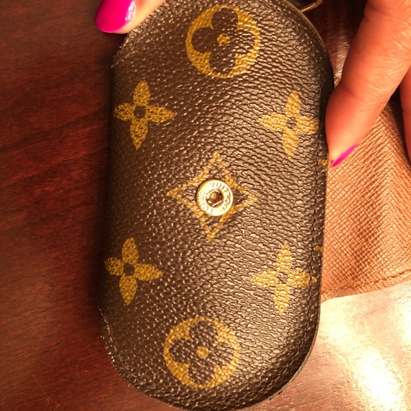 💯Authentic Louis Vuitton Round 4 Key Holder - Picture 8 of 8