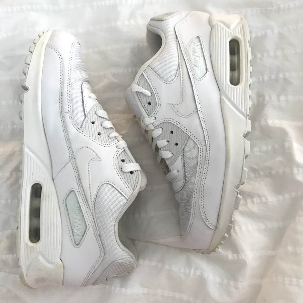 White Nike Air Max