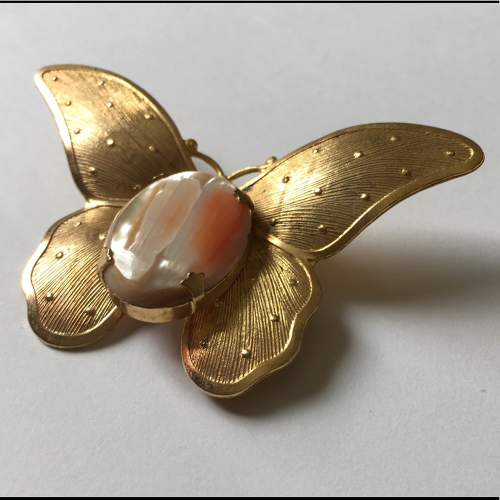 vintage gold and shell pin brooch - Picture 3 of 4