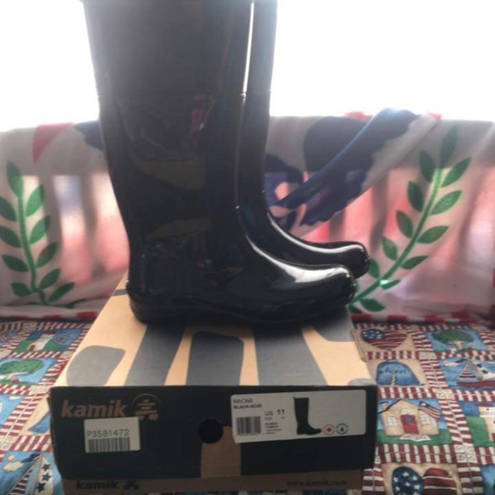 Black Kamik rain boots....new in box.