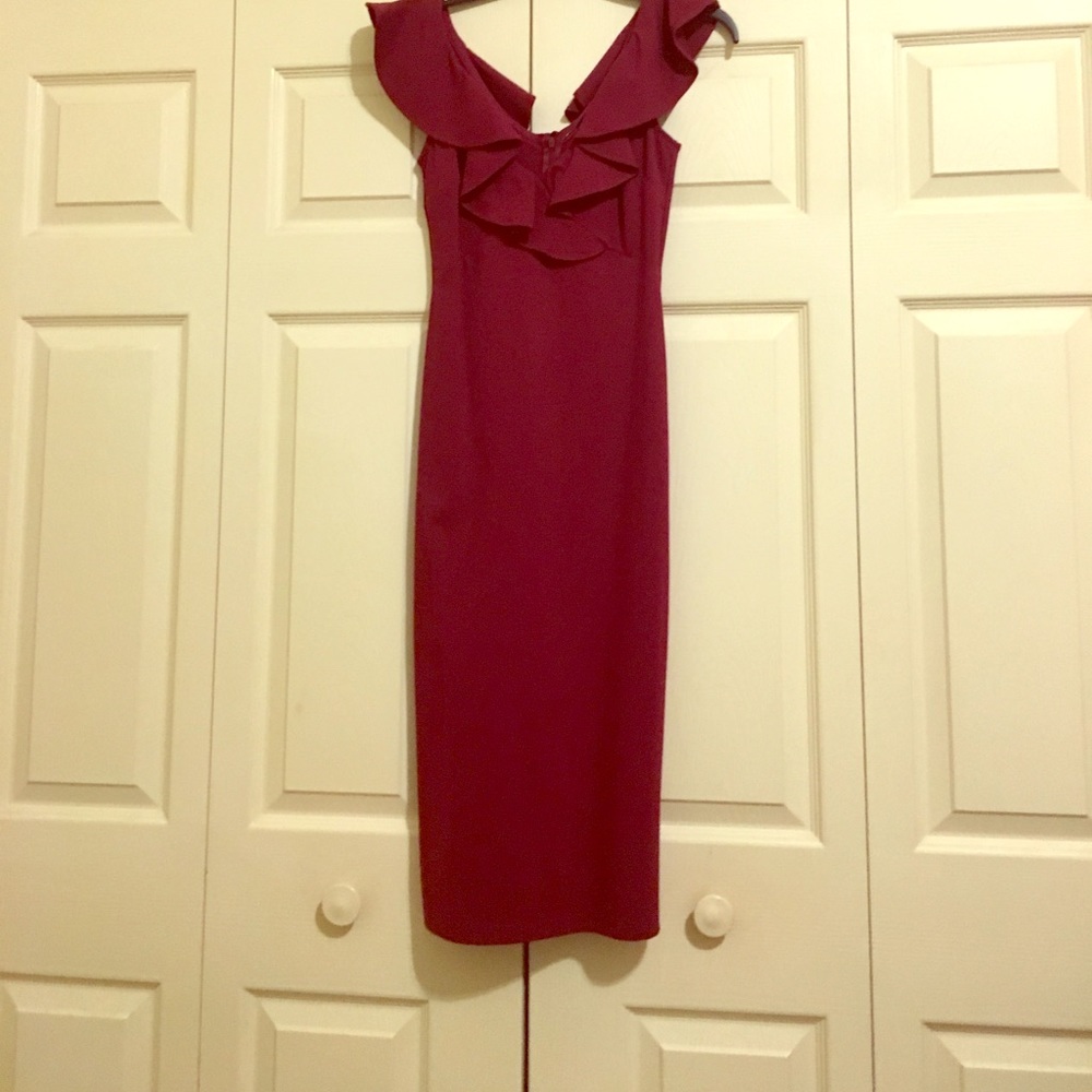 Lulu's small midi dress. Burgundy ruffle at bust.