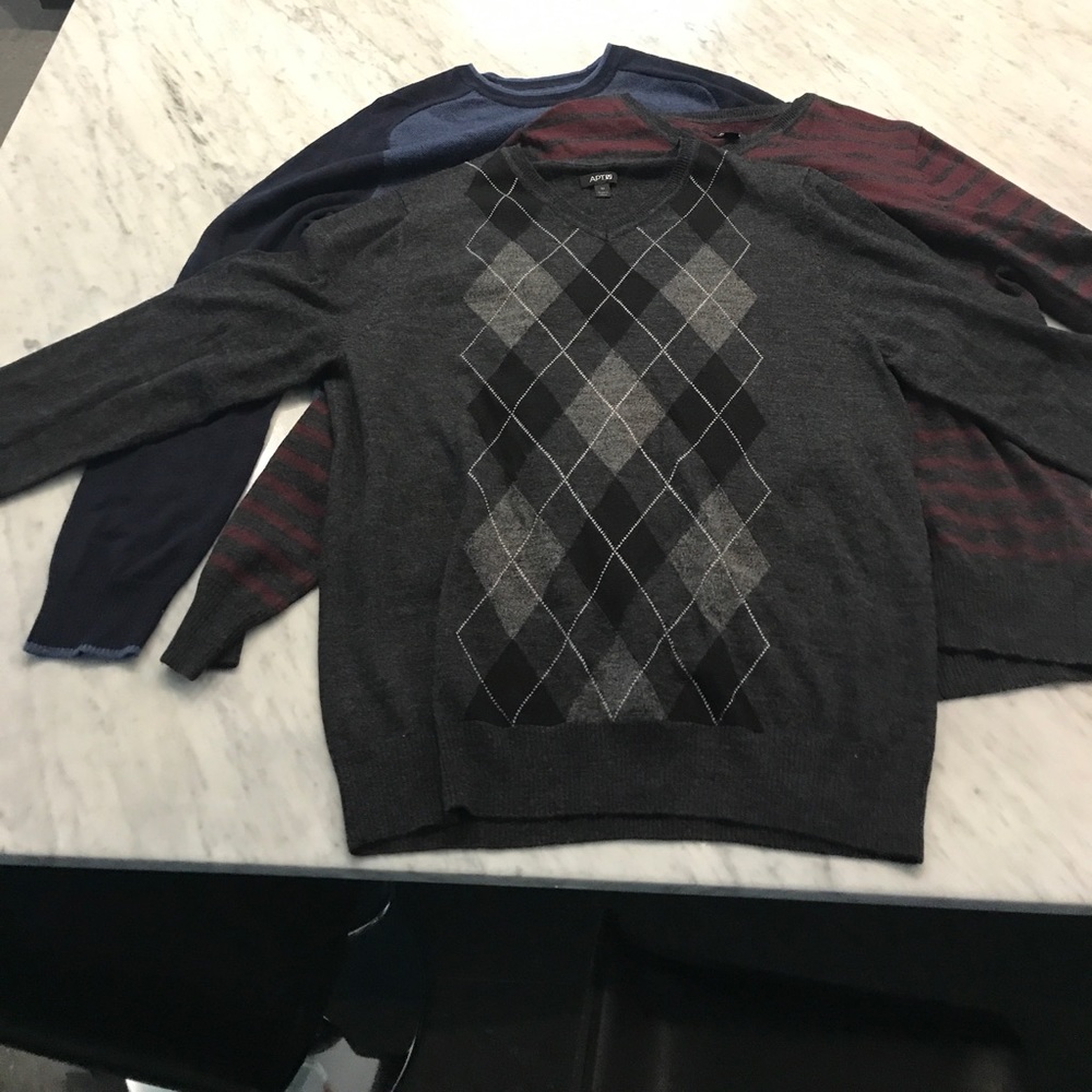 Bundle of 3 men's sweaters