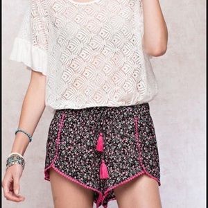 NWT BOHO Floral shorts w/ Pom pom fringe