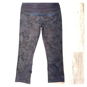 Rare Lululemon camouflage print crops