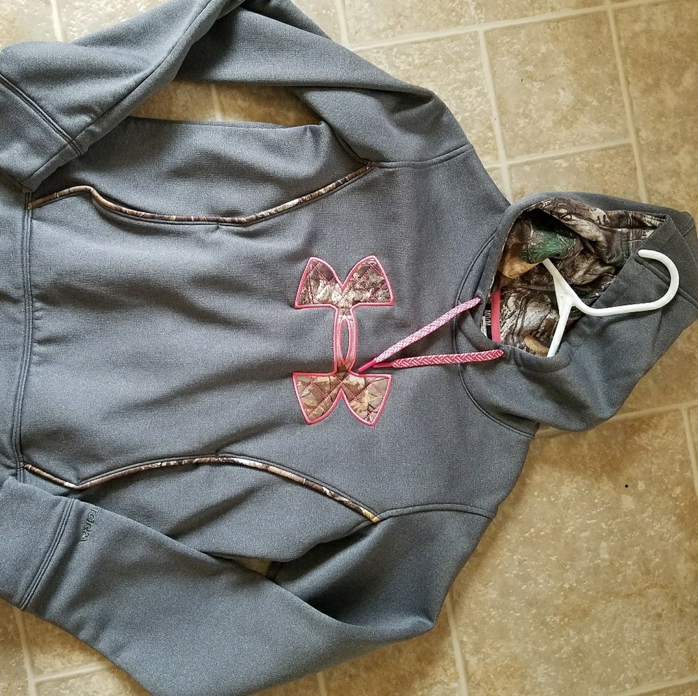 Woman's under armour sweatshirt
