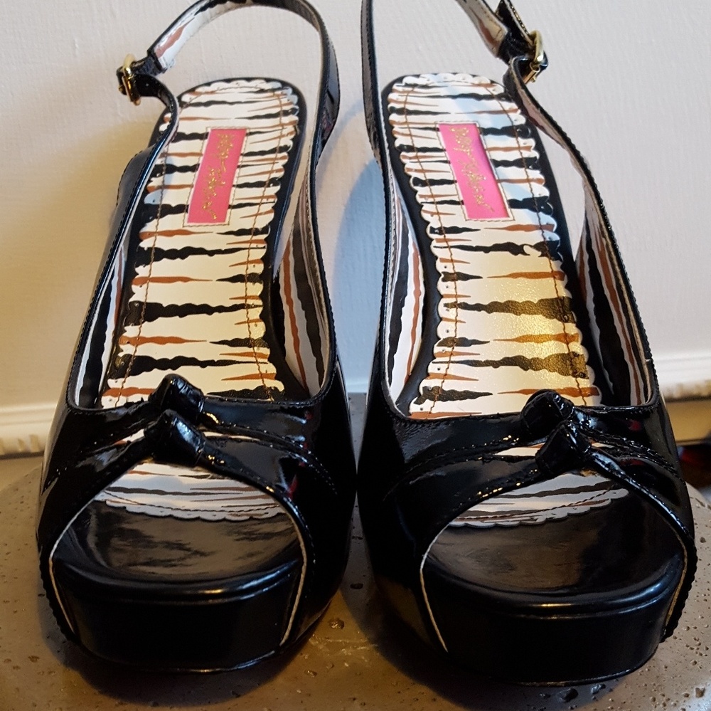 BETSEY JOHNSON DAMIR Black Patent Leather Heels