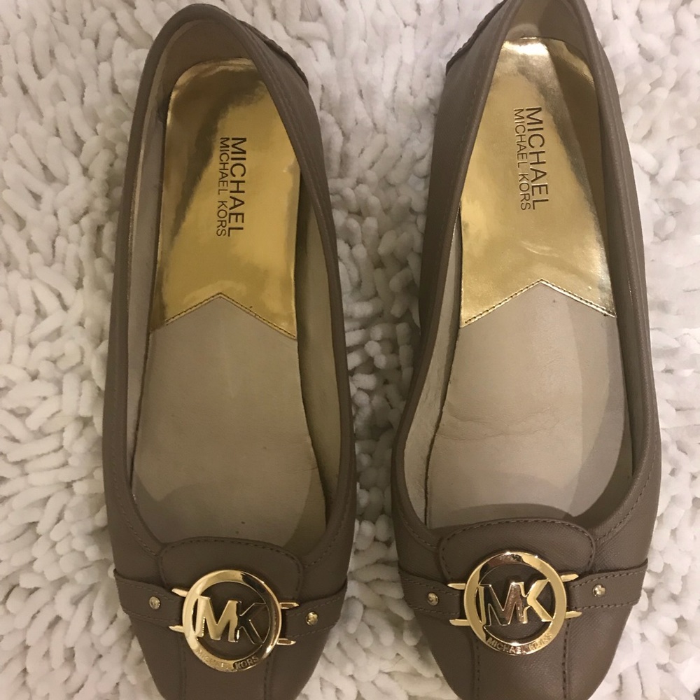 Michael Kors taupe flats size 10