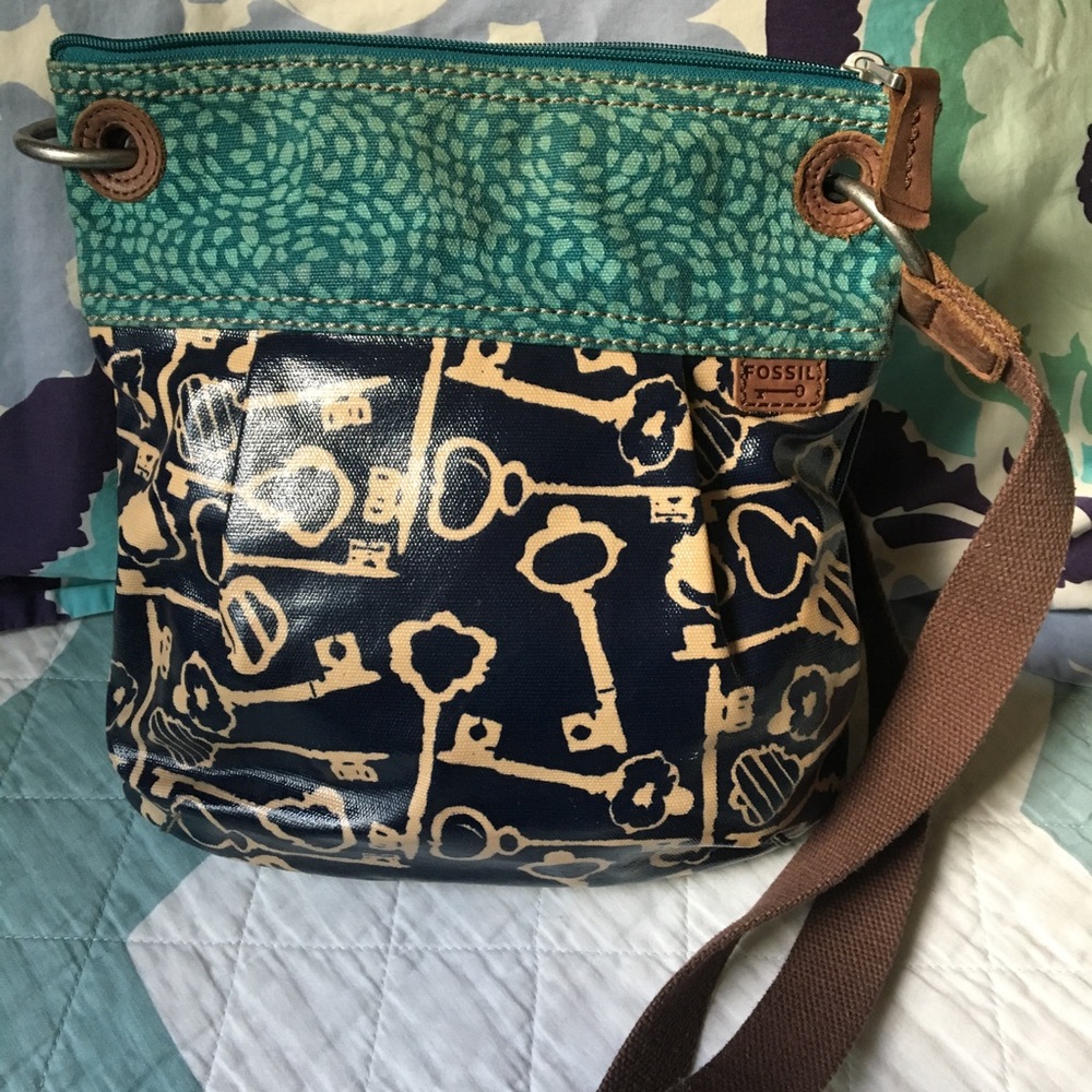 🌈SALE🌈 Fossil keeper crossbody vinyl with keys