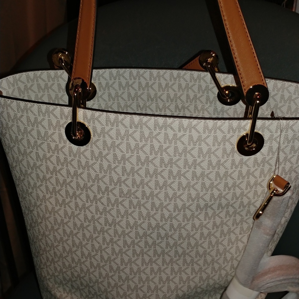 Michael Kors Isabella bag