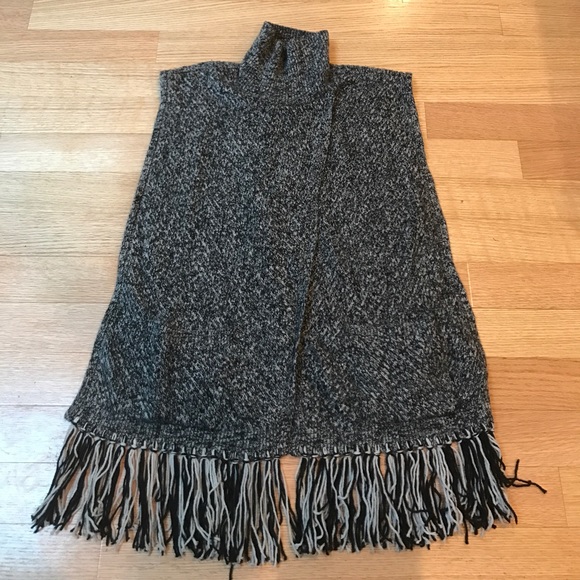 Club Monaco Larue Poncho - Picture 5 of 8