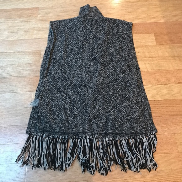 Club Monaco Larue Poncho - Picture 7 of 8