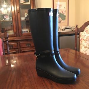 Black tall hunter rain boots ☔️
