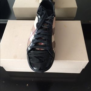 Women's shoes