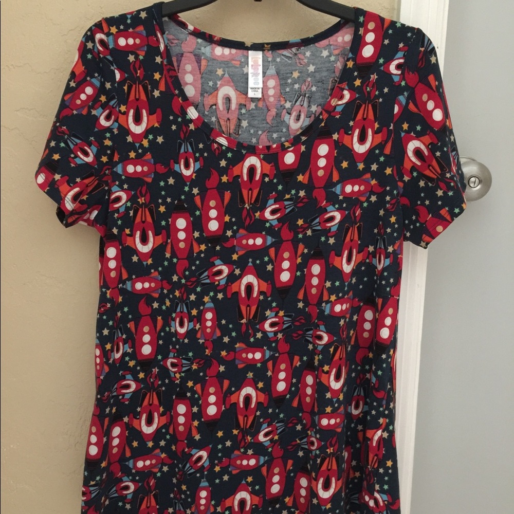 Rocket 🚀 LuLaRoe Classic Tee NWOT