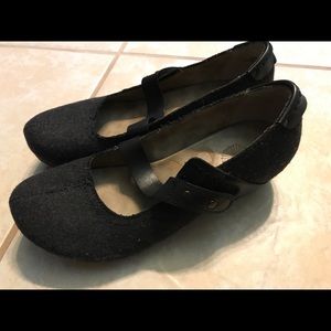 Off The Beaten Path Salem Wedges Size 8