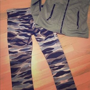 Lululemon crop yoga pants- LIKE NEW