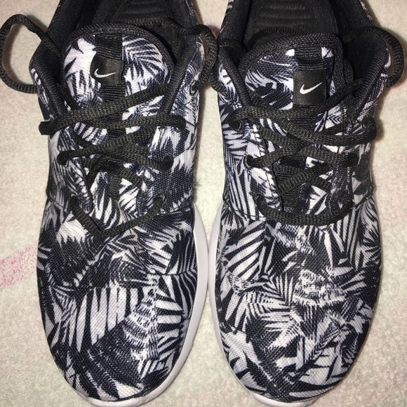 white palm tree roshe