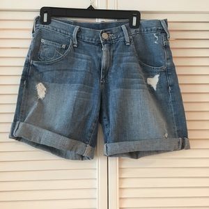 True Religion Relaxed shorts size 26