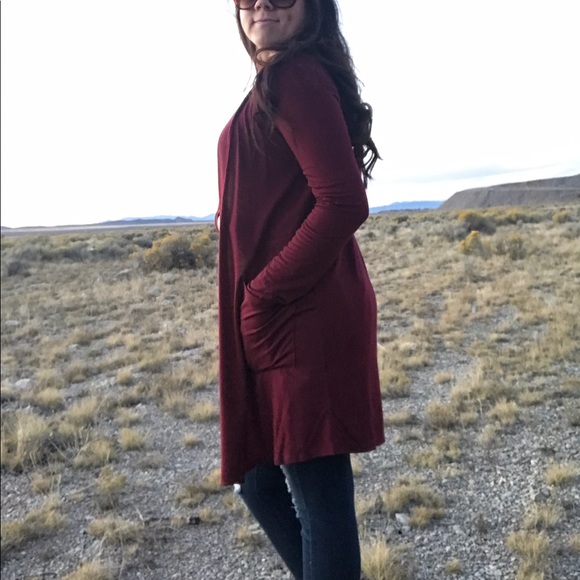 << Burgundy Perfect Cardigan >> - Picture 4 of 5