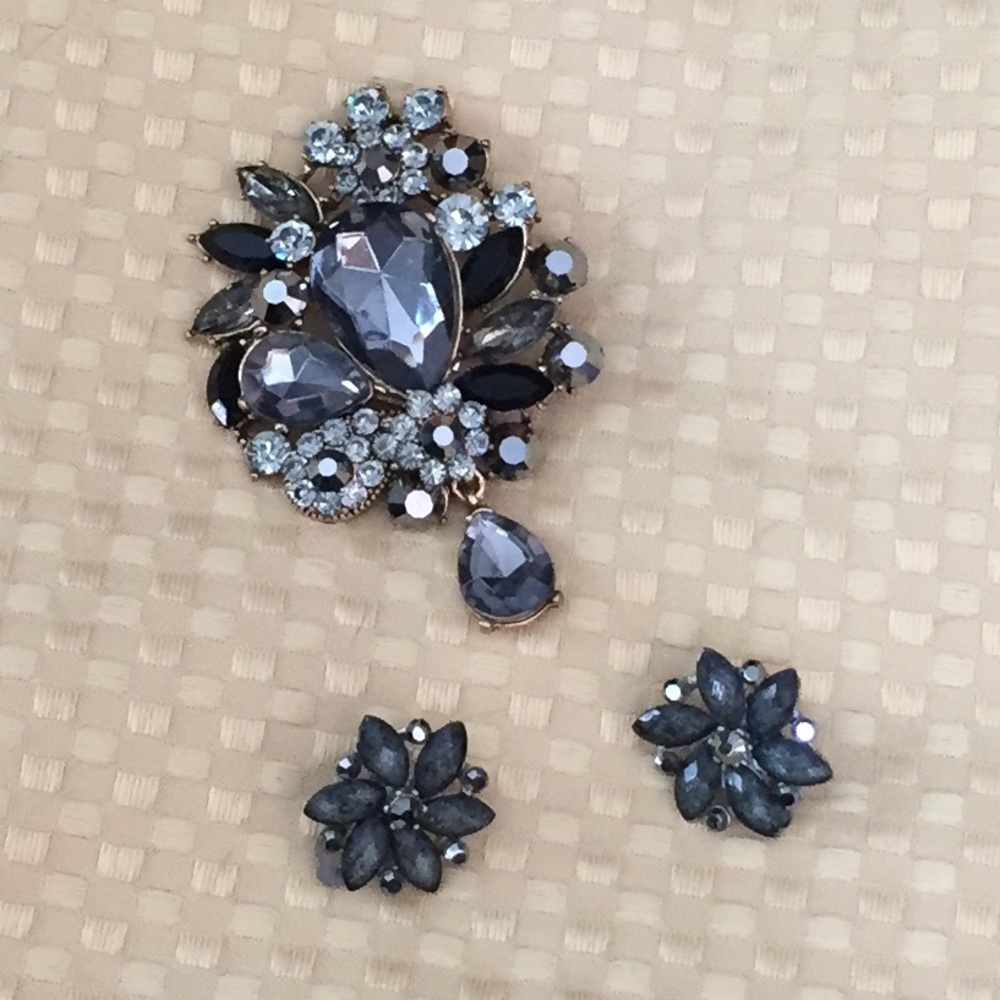 Esquisite  black crystal brooch & Clip earrings