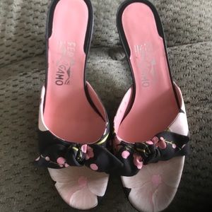 Slip on  pink and black