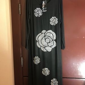 Long dress with rhinestones and long sleeves,
