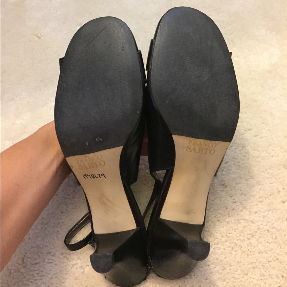 Black heels - Picture 3 of 3