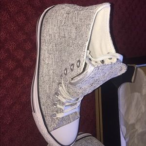 Sparkle Knit black and white converse . Size 8.5