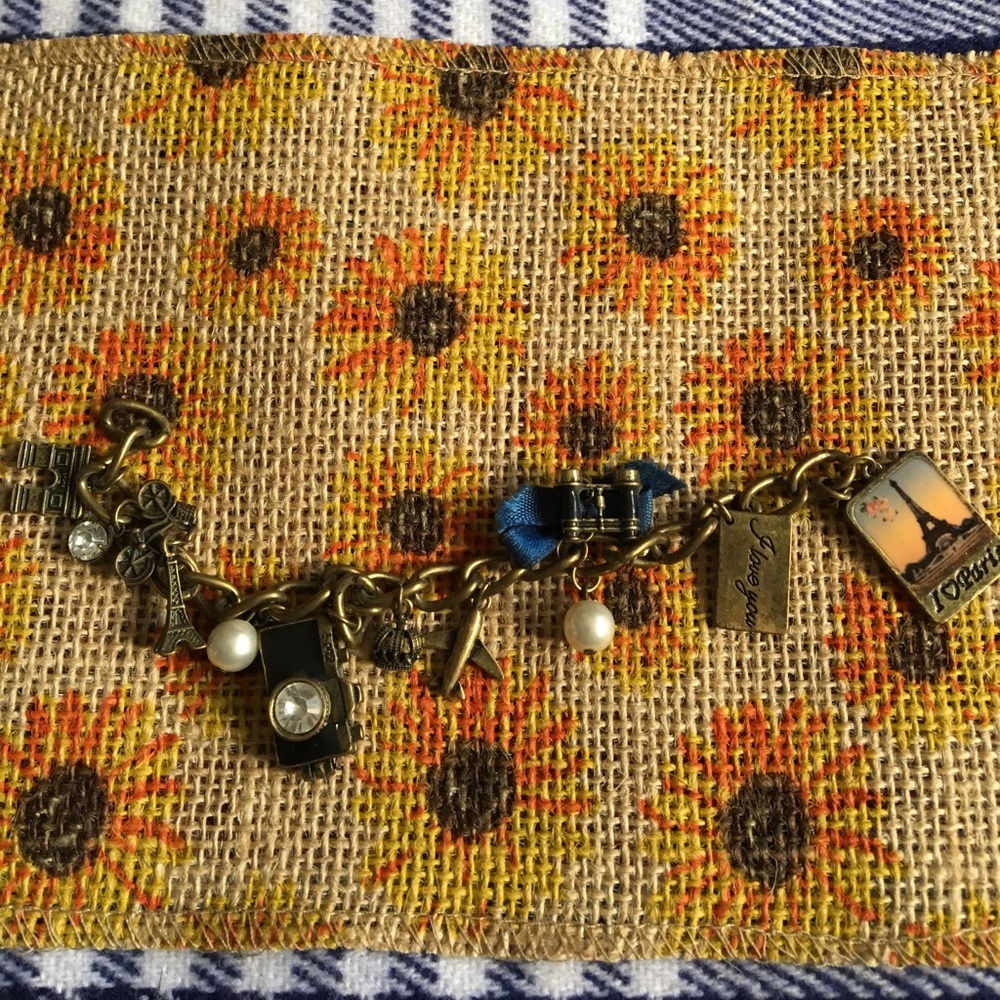 Detailed Paris Bracelet 🌌