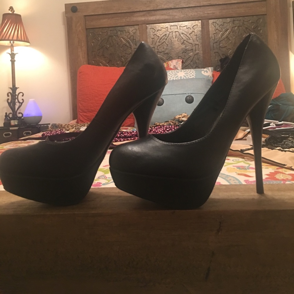 Used RUE21 heels