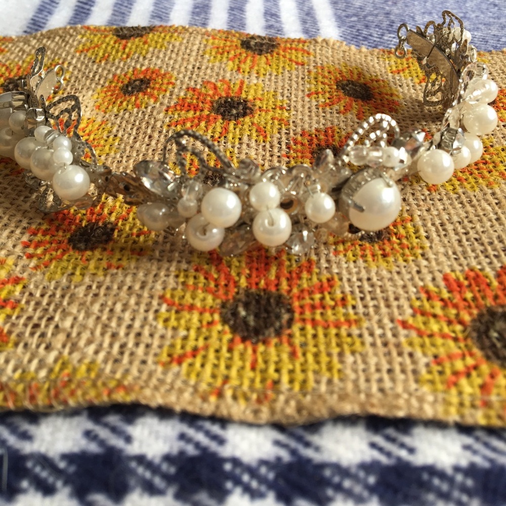 Pearl and crystal head band 🌻