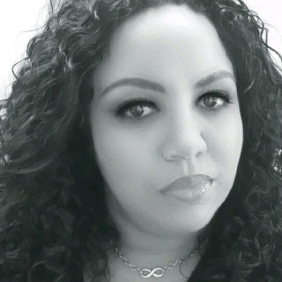 Meet your Posher, Leandra - Picture 1 of 1