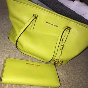 OFFERS WANTED: Michael Kors Wallet & Tote💍💍💍