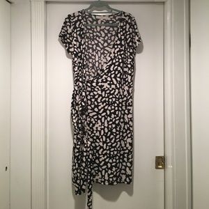 Pattern wrap dress