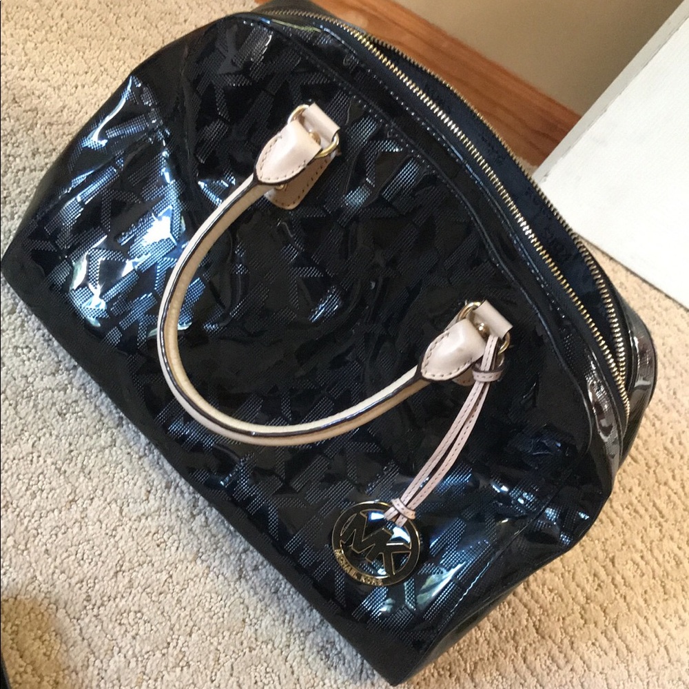 Gently used MK tote & wallet 💕💕